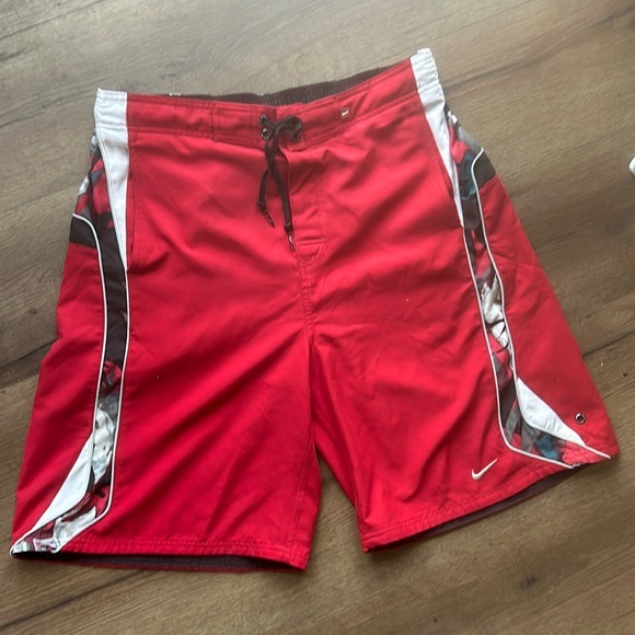 Nike Swim trunks !! Large - Picture 1 of 5